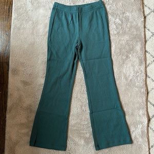 Hanna Andersson Girls Ribbed Flare Pants 6-7 Green